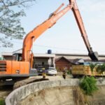 Minim Ekskavator Pengeruk Parit, Andi Harun Ketuk Hati Pengusaha Batu Bara dan Galangan Kapal Hibahkan Alat Berat